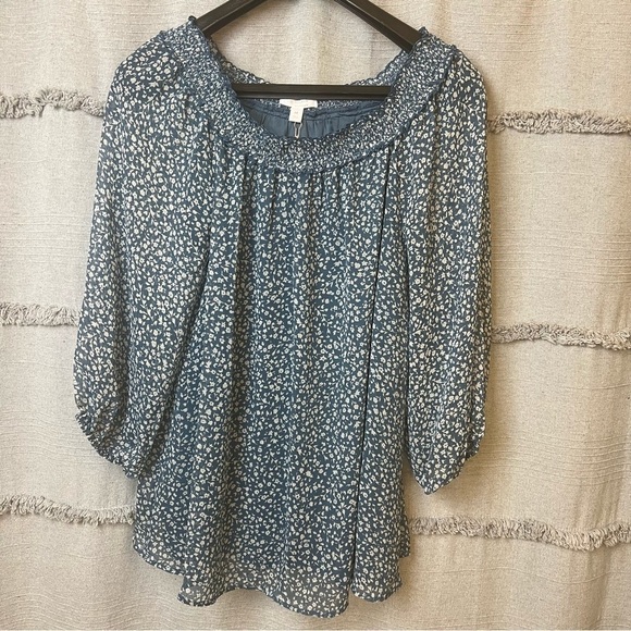 LC Lauren Conrad blue with white floral design blouse, size medium, New - Picture 1 of 8